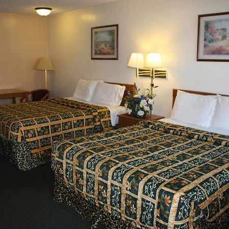 Super 8 By Wyndham Visalia Hotel Luaran gambar