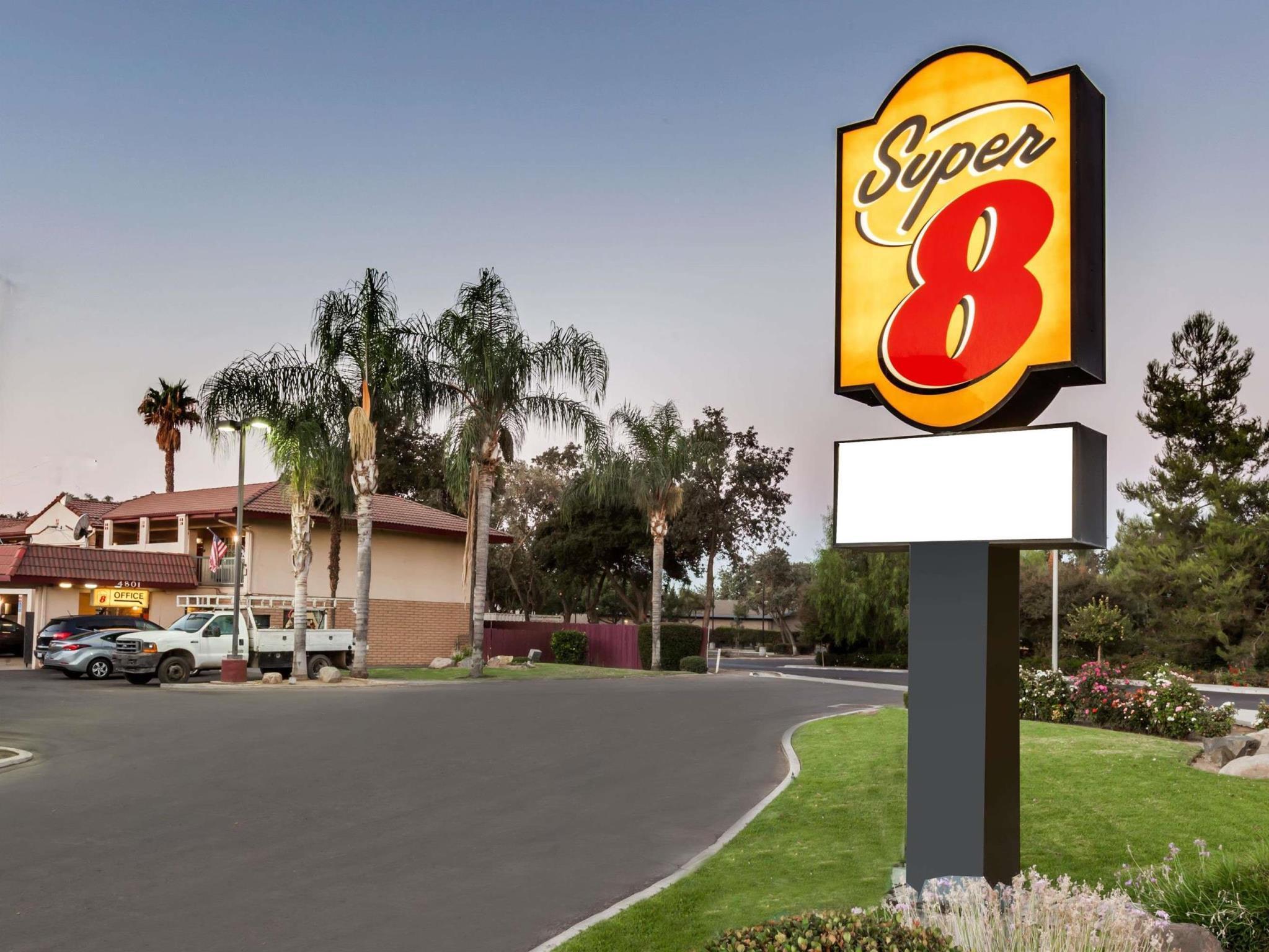 Super 8 By Wyndham Visalia Hotel Luaran gambar