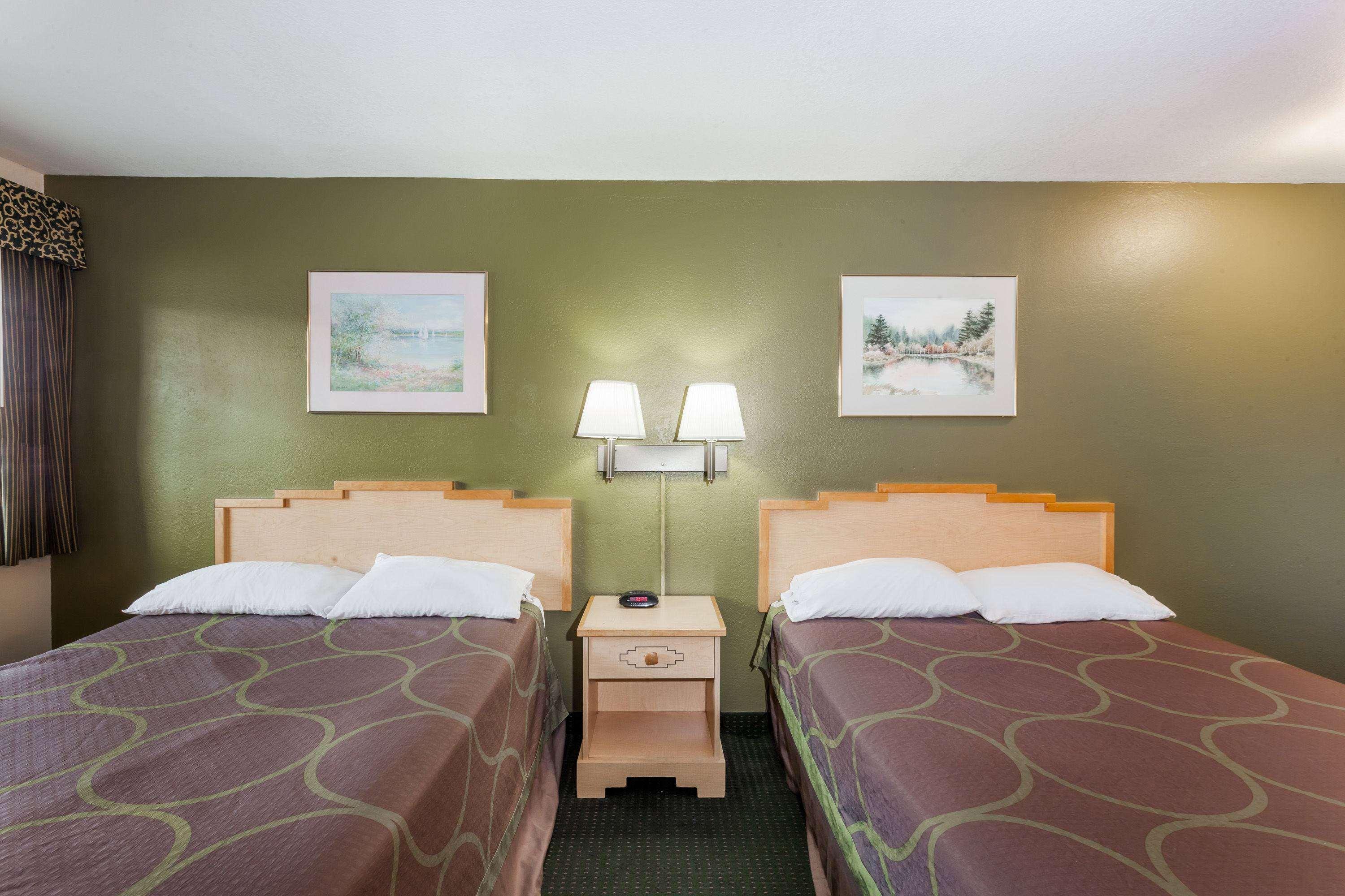 Super 8 By Wyndham Visalia Hotel Luaran gambar