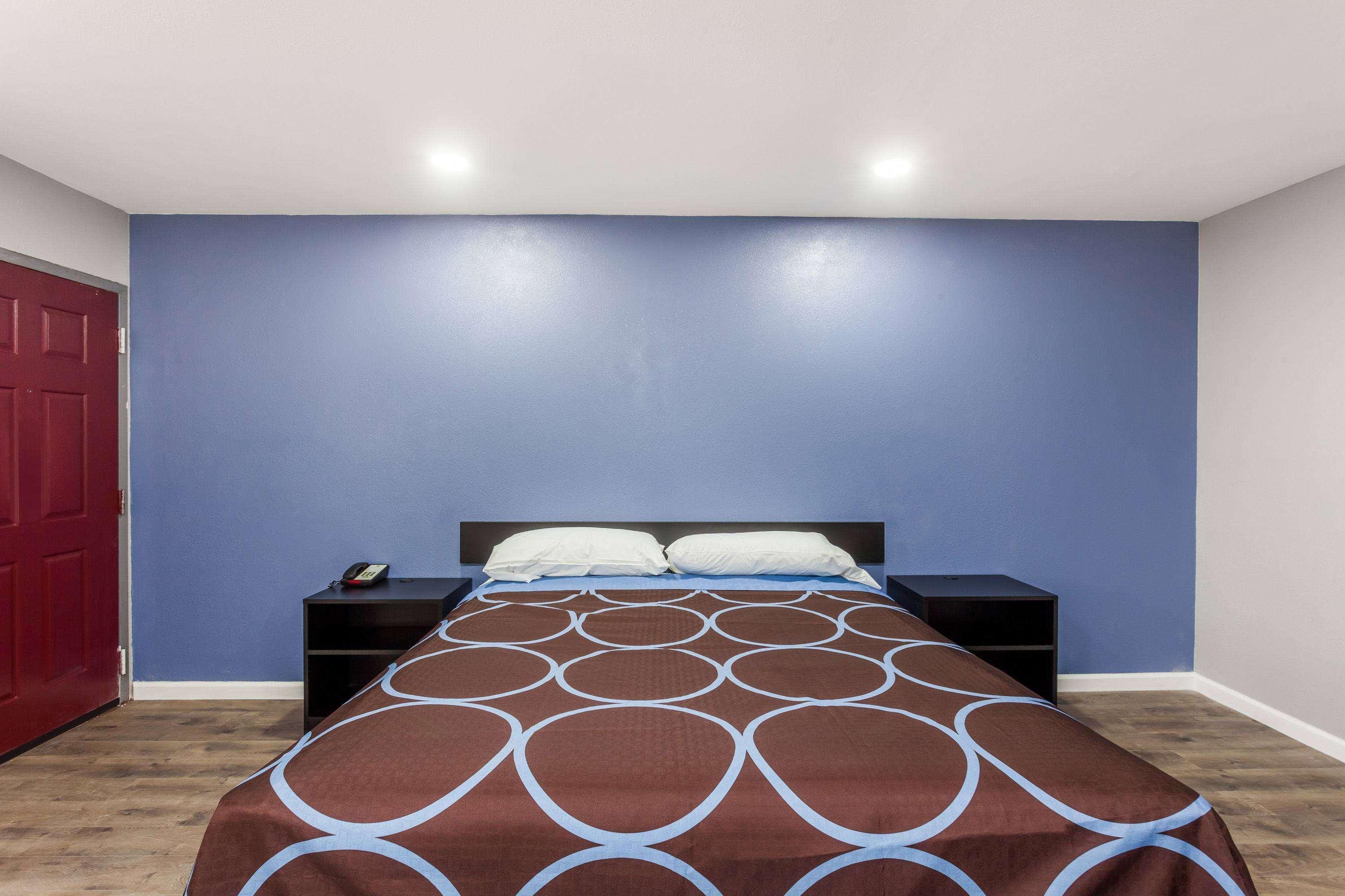 Super 8 By Wyndham Visalia Hotel Luaran gambar