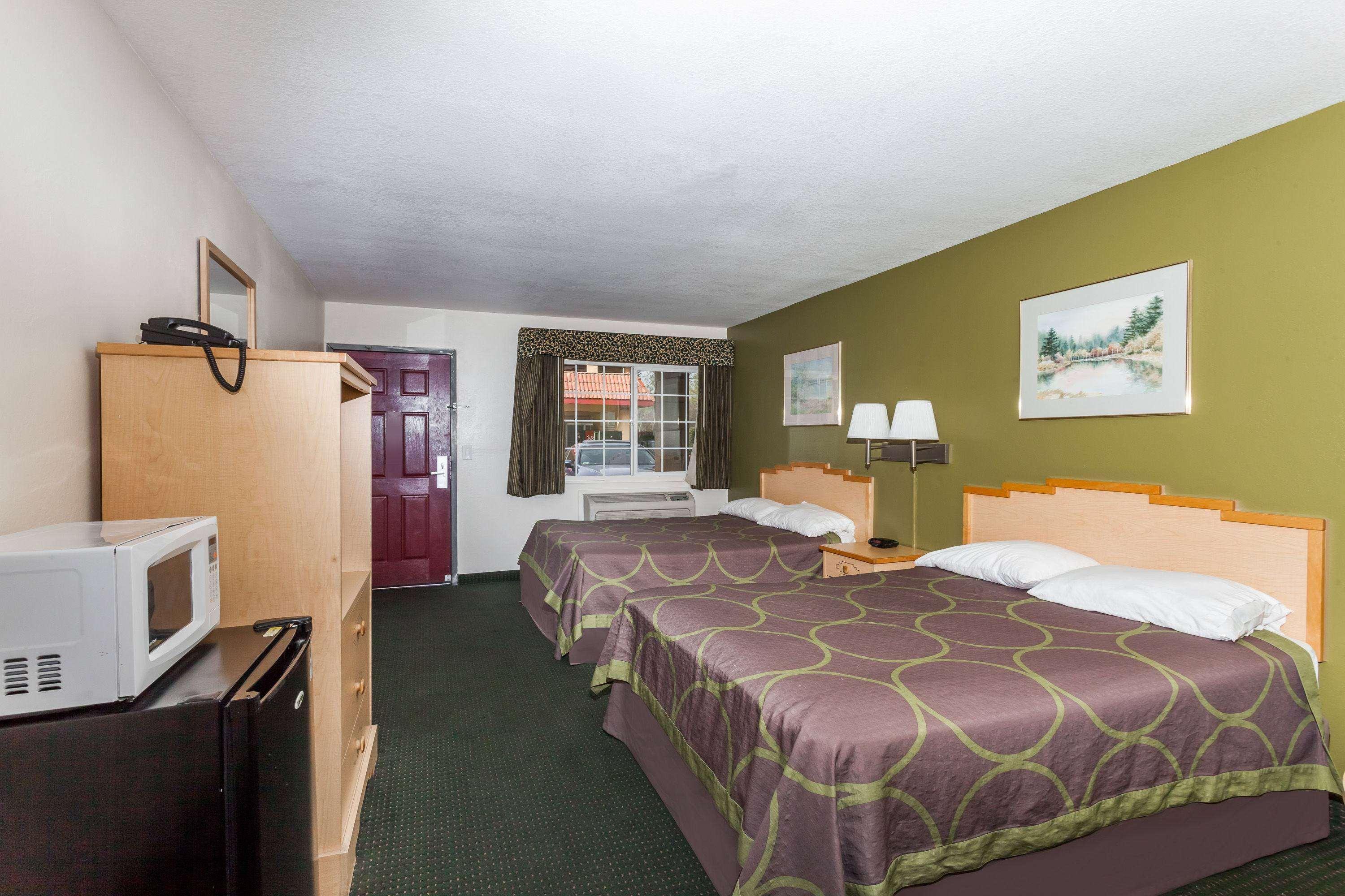 Super 8 By Wyndham Visalia Hotel Luaran gambar